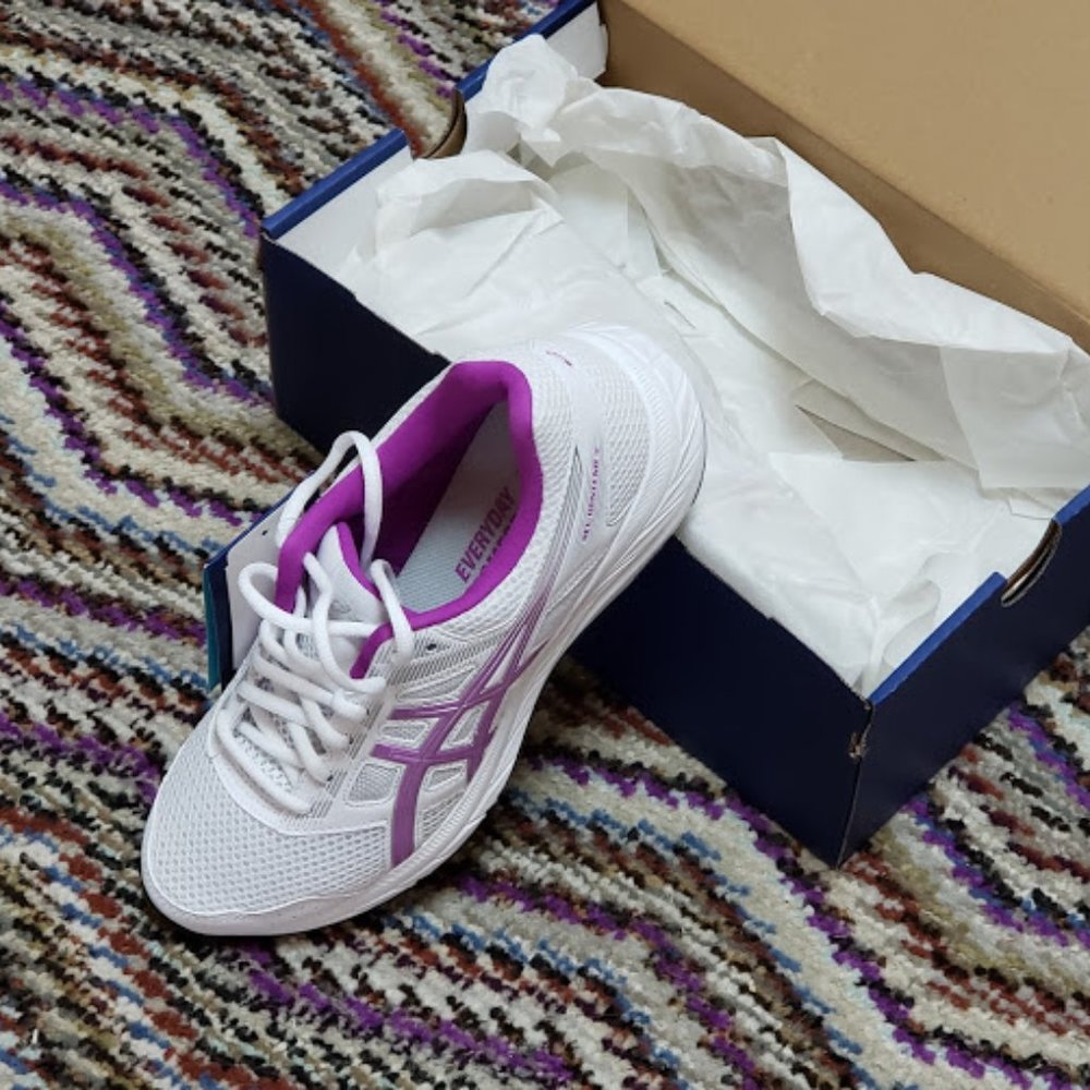 Asics size 8 womens crosstrainers